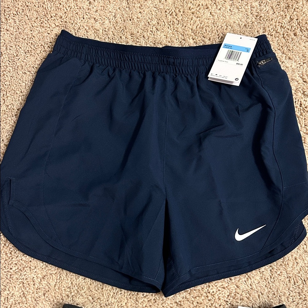 Nike Women's Shorts NWT - Picture 3 of 3